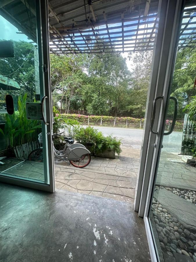Une Jai Place เรือนอุ่นใจ Phimai Buitenkant foto